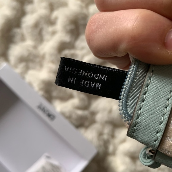 NWOT- authentic DKNY wristlet- - Picture 5 of 5